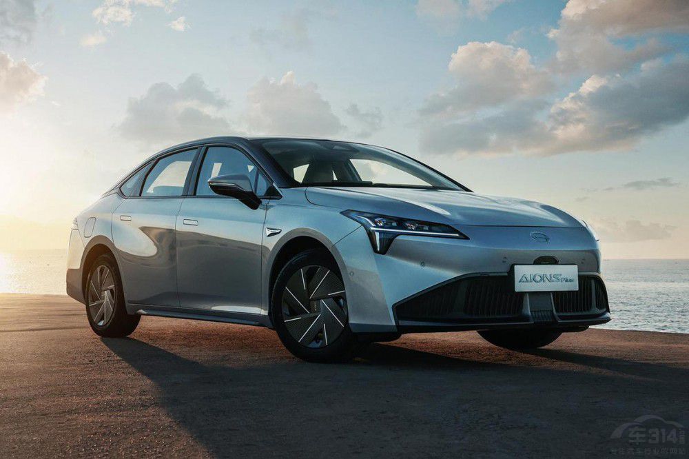 20�f���e���ܼ��I С�iP5��AION S Plus