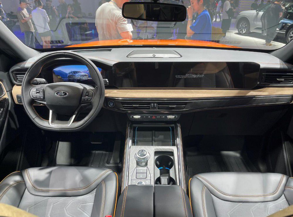 �P(p��n)�c(di��n)�Ϻ�܇(ch��)չ�����д���SUV �l(shu��)����Ĳ���