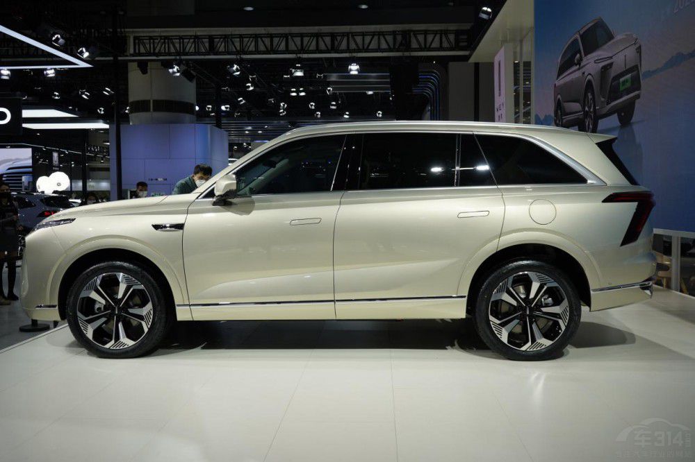 ���̰�܇(ch��)�����x ����L8 ��(du��)���{(l��n)ɽDHT-PHEV