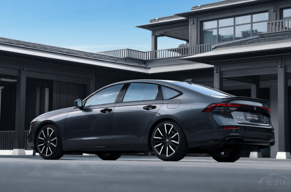 B級(jí)車的決賽圈 新一代蒙迪歐對(duì)比新款雅閣 B級(jí)車的決賽圈 新一代蒙迪歐對(duì)比新款雅閣