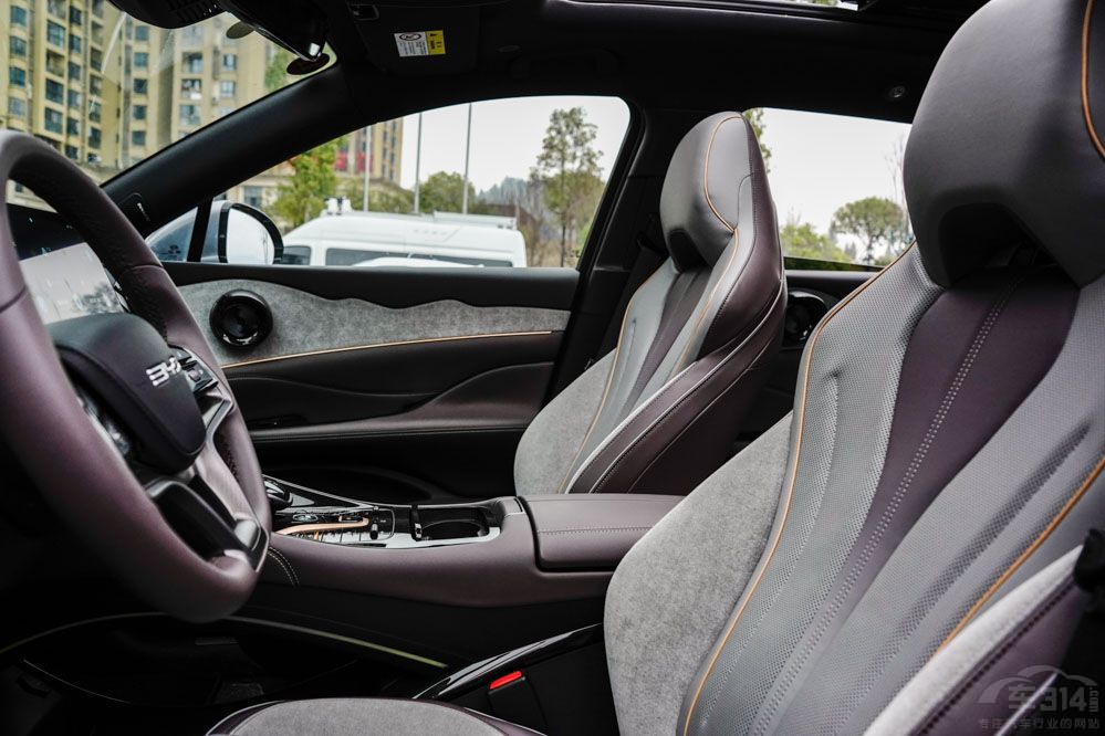 ��ض�ʮ���f �m�ϼ��õ�SUV ���_�֌���