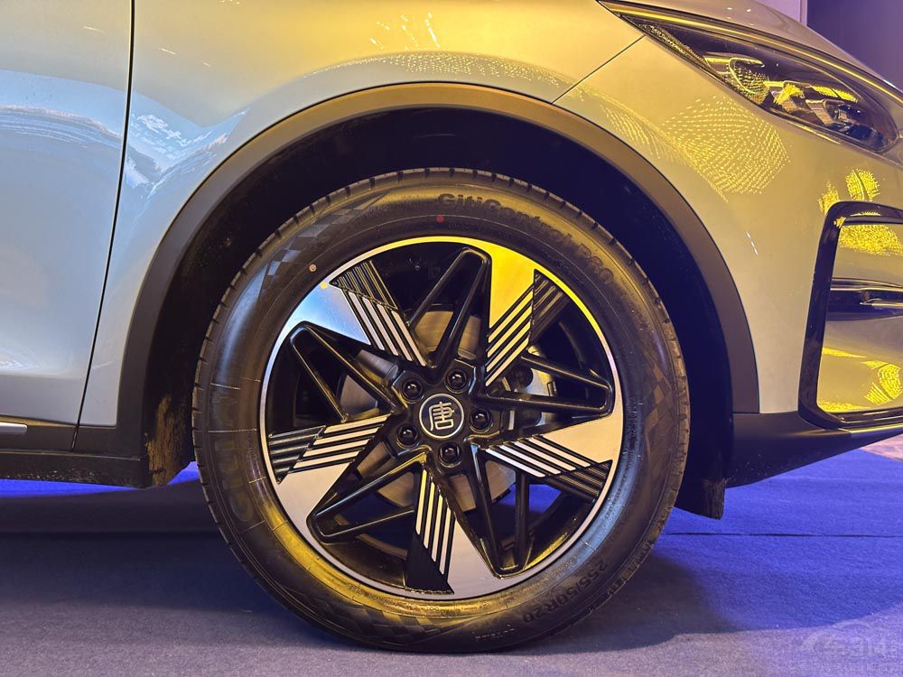 新款摩卡DHT-PHEV對(duì)比唐DM-i冠軍版選誰(shuí) 新款摩卡DHT-PHEV對(duì)比唐DM-i冠軍版選誰(shuí)