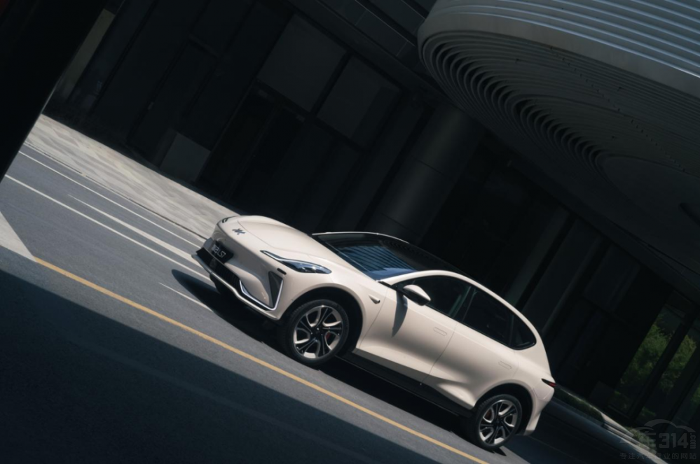 �Ǽ���܇LS7 Urban Fit�����J(r��n)��AI�����{�