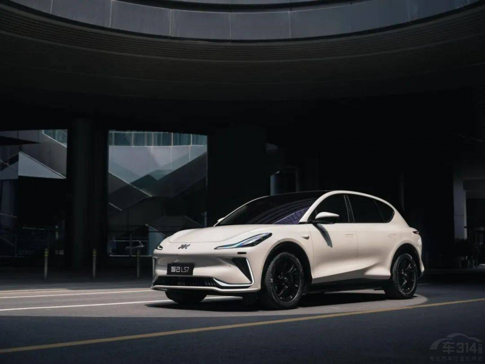 �Ǽ���܇LS7 Urban Fit�����J(r��n)��AI�����{�