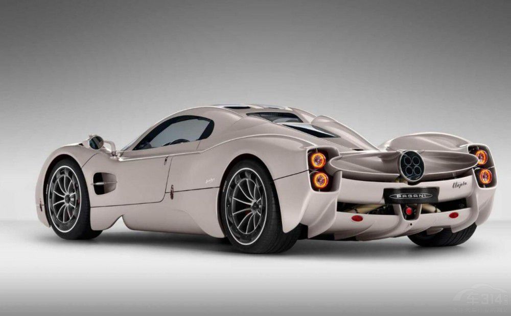 時尚是個輪回 帕加尼Utopia重現(xiàn)經(jīng)典設(shè)計 時尚是個輪回 帕加尼Utopia重現(xiàn)經(jīng)典設(shè)計