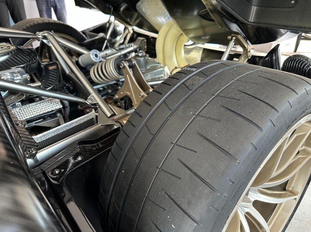 時尚是個輪回 帕加尼Utopia重現(xiàn)經(jīng)典設(shè)計 時尚是個輪回 帕加尼Utopia重現(xiàn)經(jīng)典設(shè)計