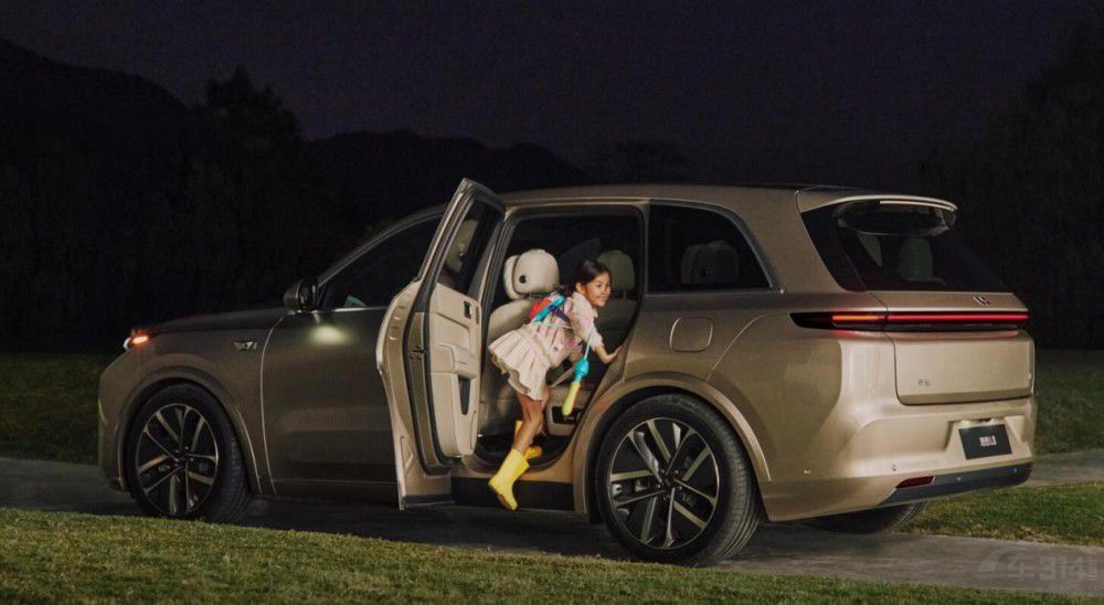 �������ϵĎ׿�30�f���e���a(ch��n)SUV�P�c��