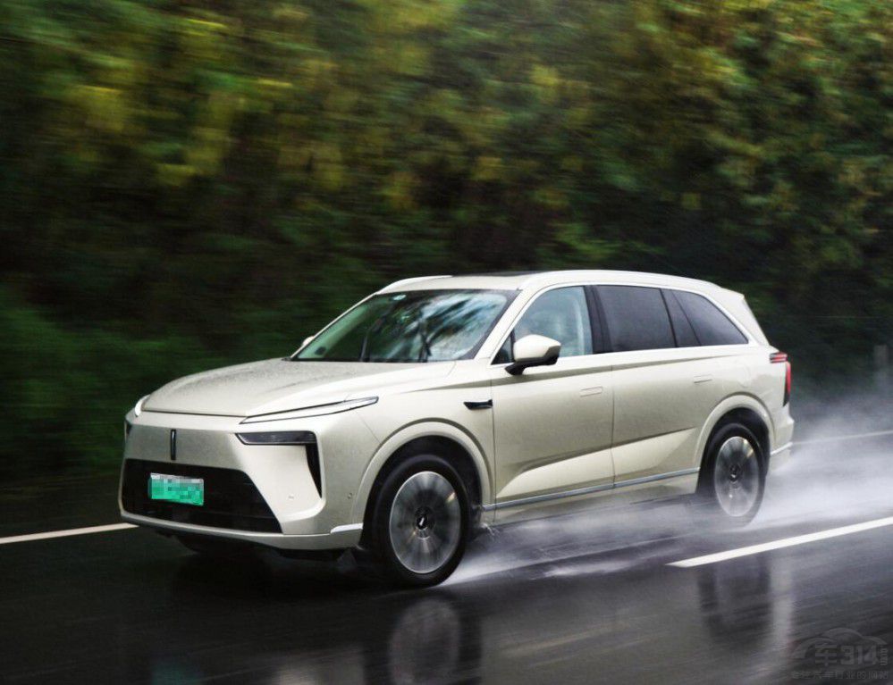 �������ϵĎ׿�30�f���e���a(ch��n)SUV�P�c��