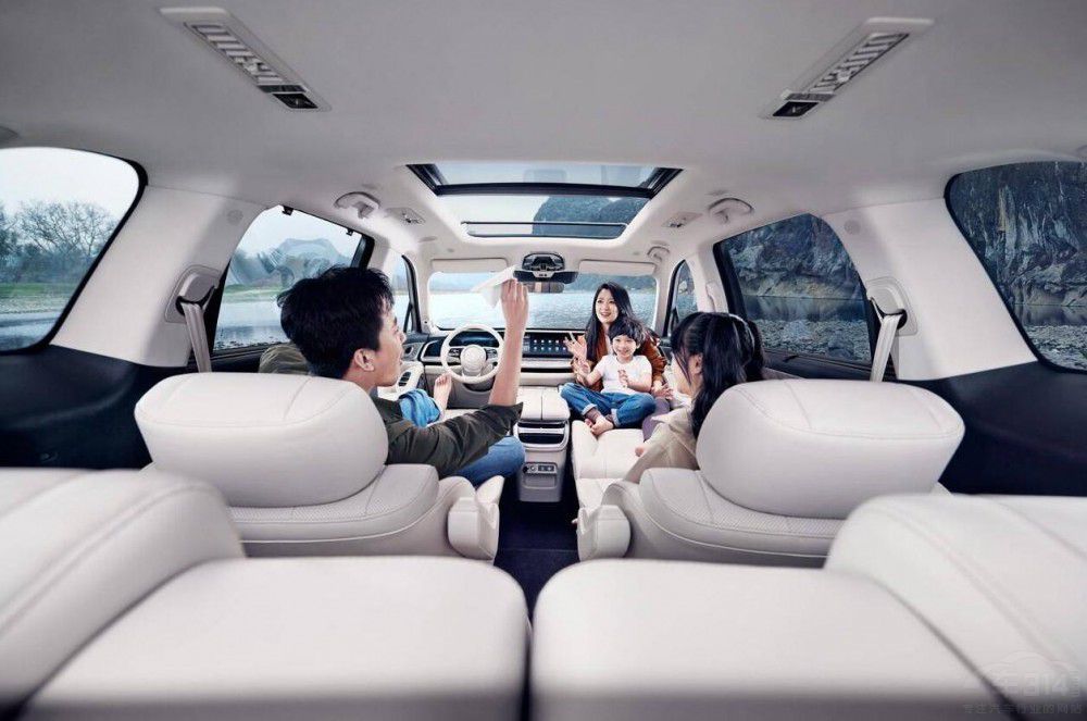 �������ϵĎ׿�30�f���e���a(ch��n)SUV�P�c��