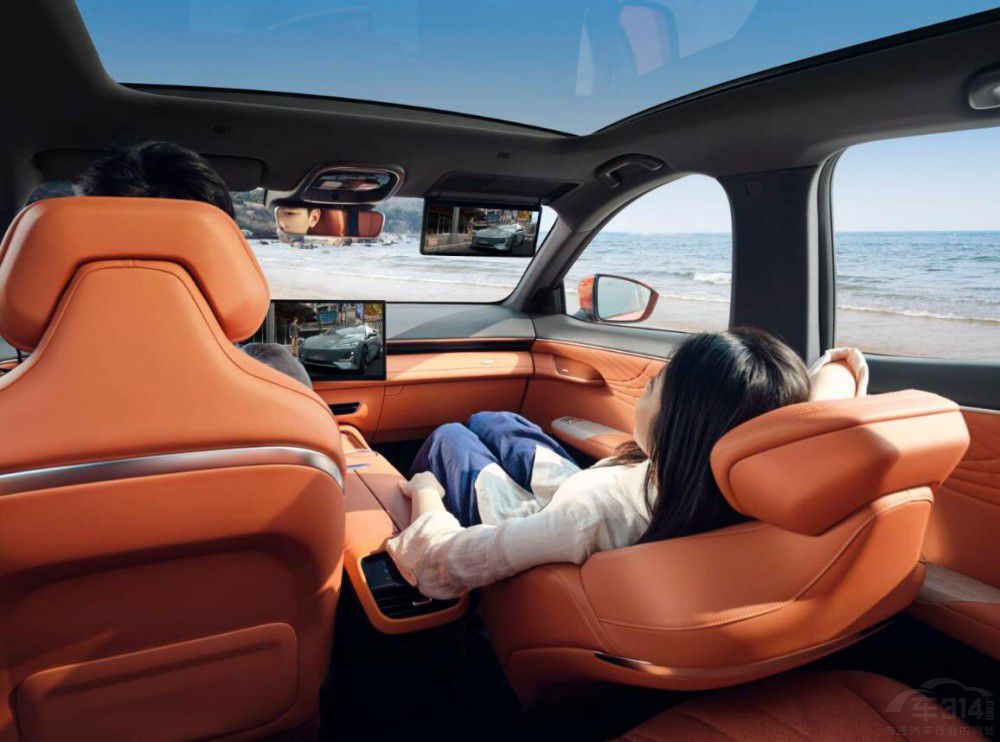 8���˚�����SUV ��һ����֪�����l����