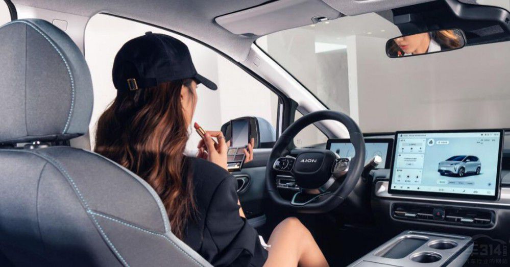 8���˚�����SUV ��һ����֪�����l����