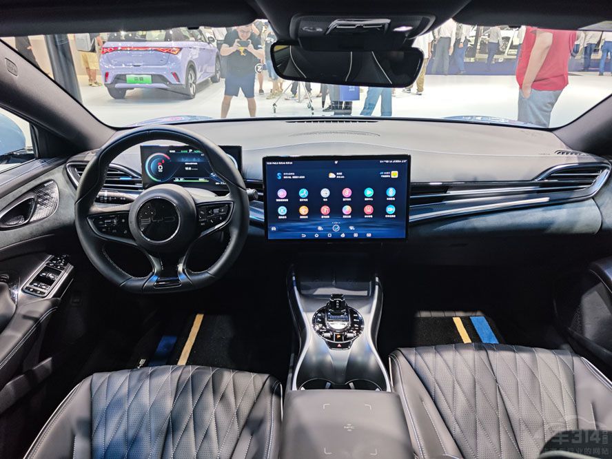 8���ԃr(ji��)���I܇��� 20�fԪ���M(j��n)�A܇�N��