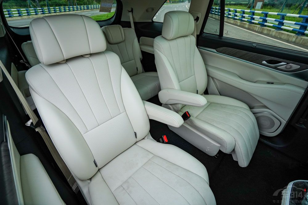 ����֮��SUV�N�� �A��30�f���� �p������