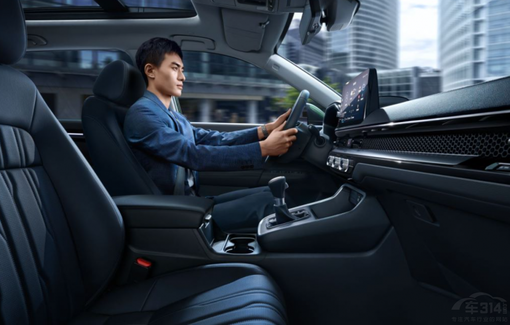 ȫ��һ���Ӱȼ��PET�ɞ����SUV�(y��u)��