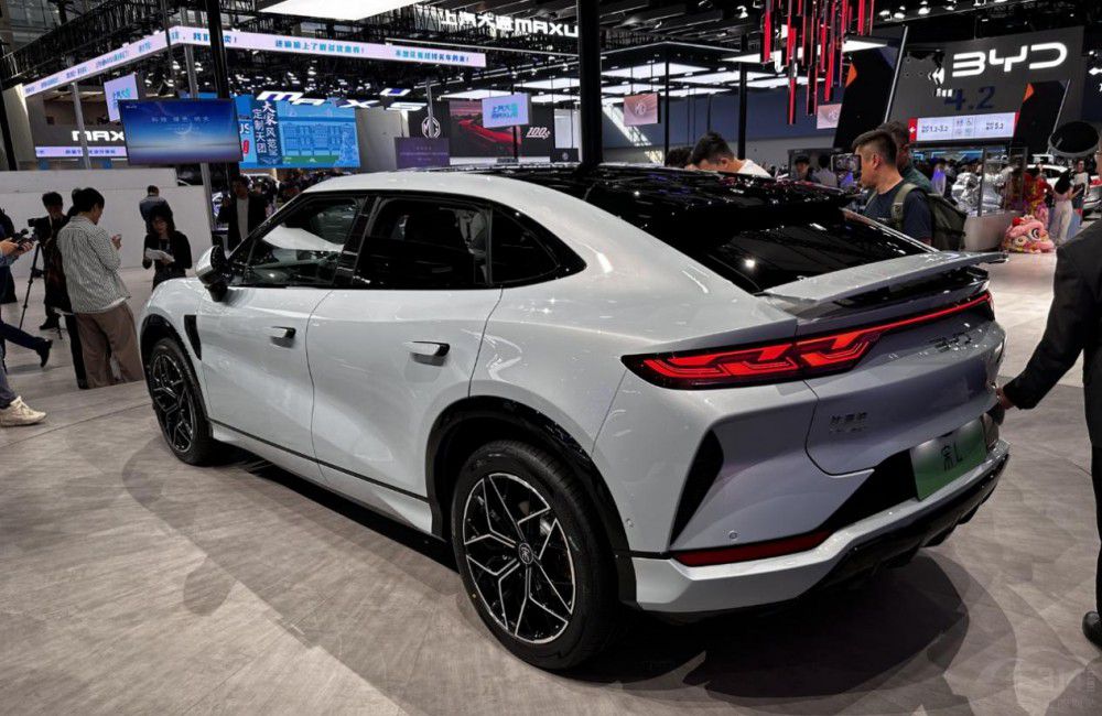 �ȁ�����L�I(l��ng)� 2023�V��܇չ���a(ch��n)SUV�P�c(di��n)