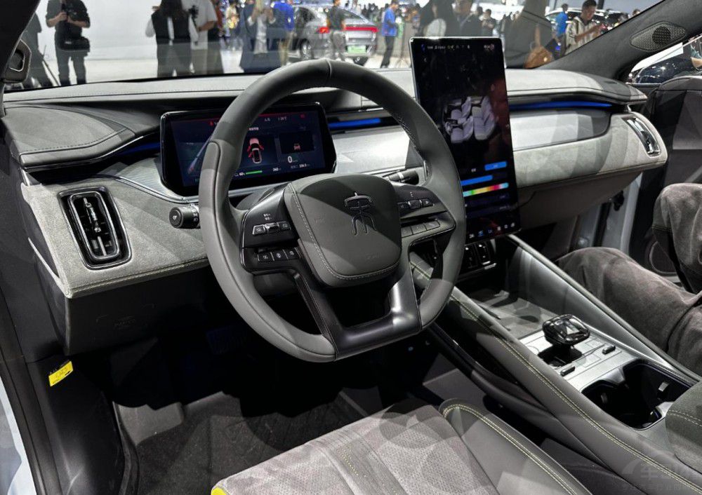 �ȁ�����L�I(l��ng)� 2023�V��܇չ���a(ch��n)SUV�P�c(di��n)