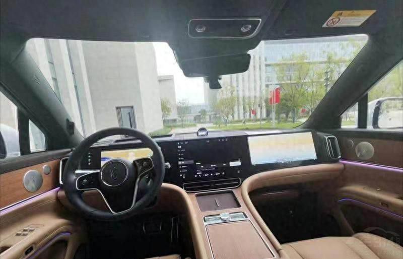 �ȁ�����L�I(l��ng)� 2023�V��܇չ���a(ch��n)SUV�P�c(di��n)