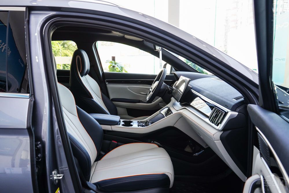 �V��܇չ3���ذ�SUV �Ǽ�LS6��ȫ��Ϳ�ڡ�