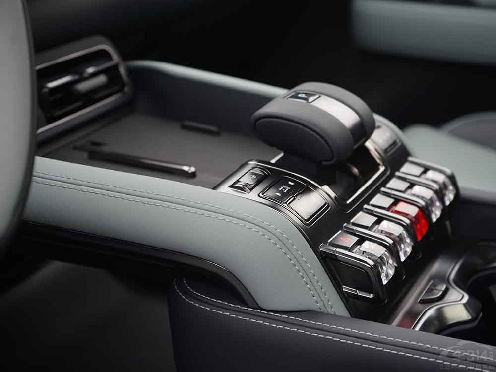 �I���a(ch��n)Ӳ��SUV���J(r��n)��(zh��n)�@3��r����H��