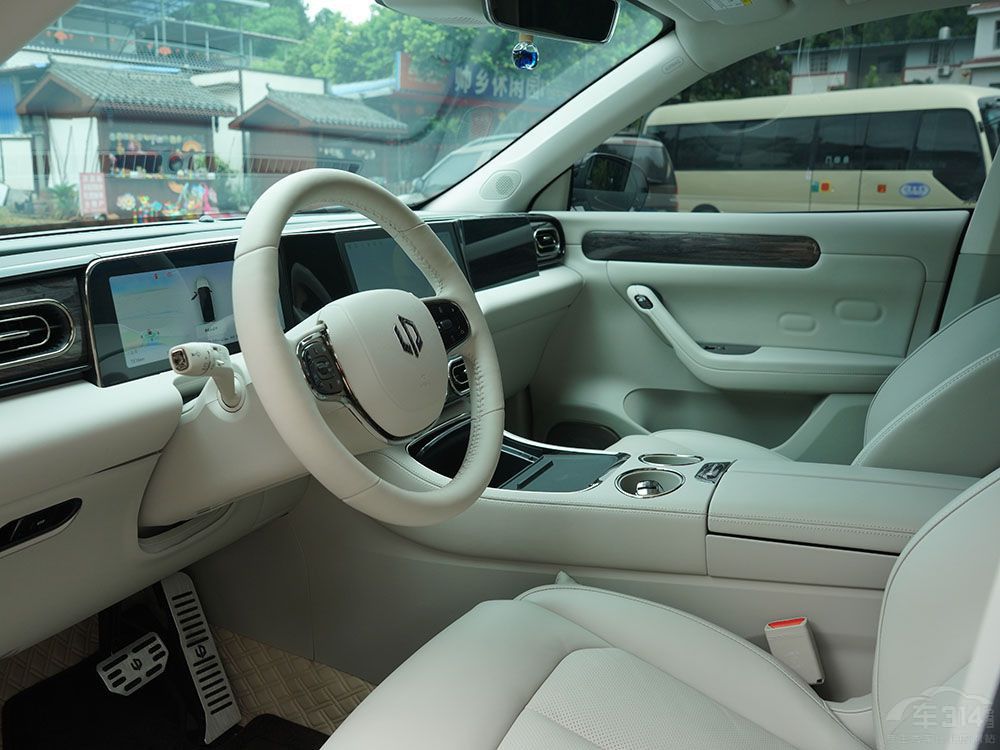 �����Q��(g��)���õ�SUV������20�f�Ϳ����I