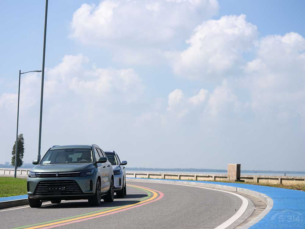 30�fԪ��(n��i)���SUV ����M7������b�b�I(l��ng)��