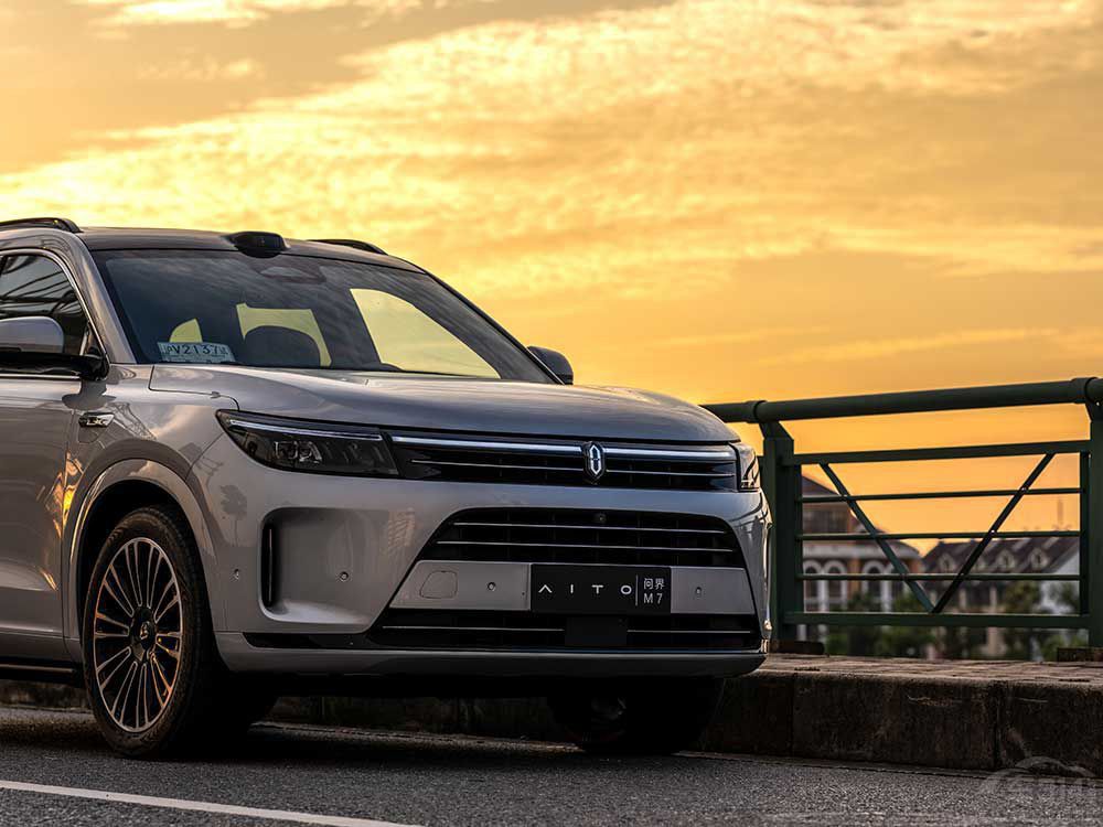 30�fԪ��(n��i)���SUV ����M7������b�b�I(l��ng)��