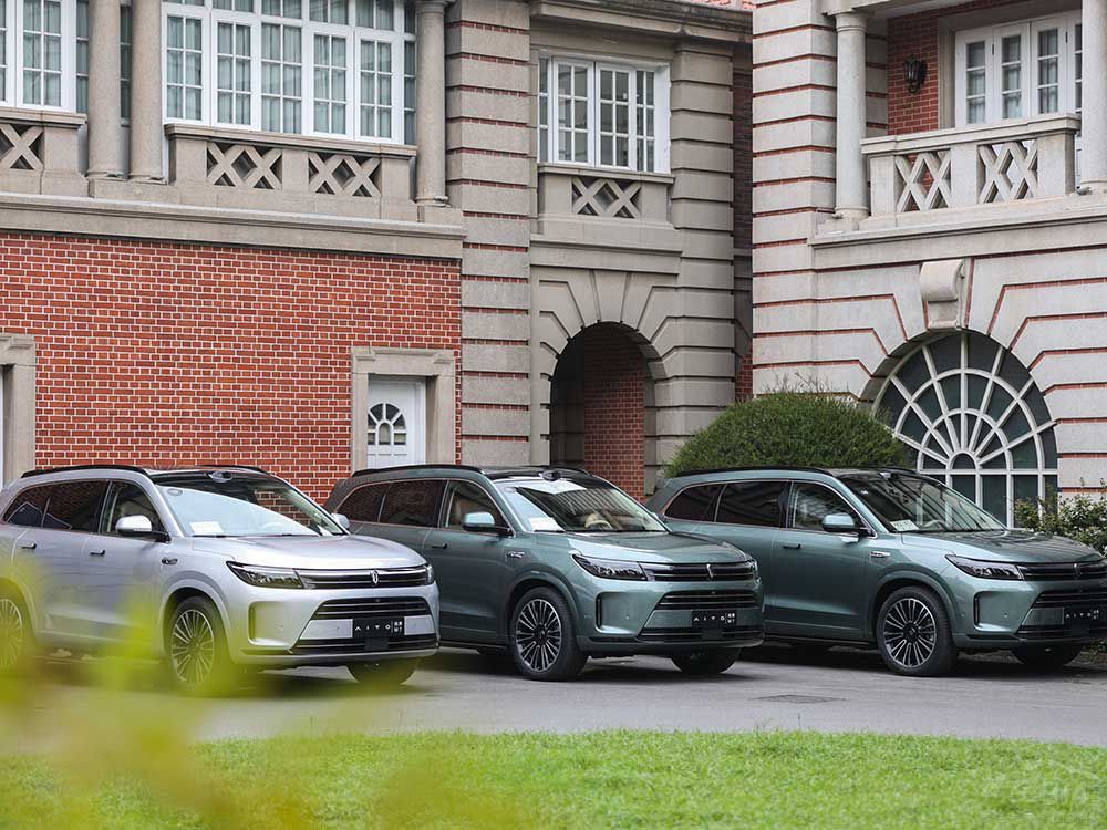 30�fԪ��(n��i)���SUV ����M7������b�b�I(l��ng)��