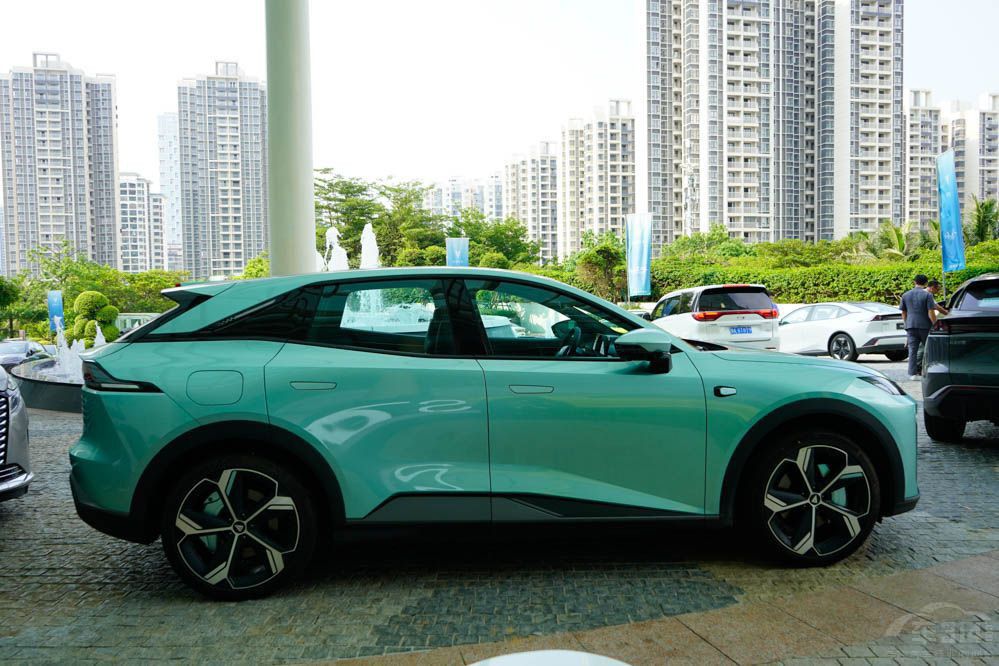 ���������x��]�e(cu��) 15�fԪ��(j��)�˚�SUV�N��