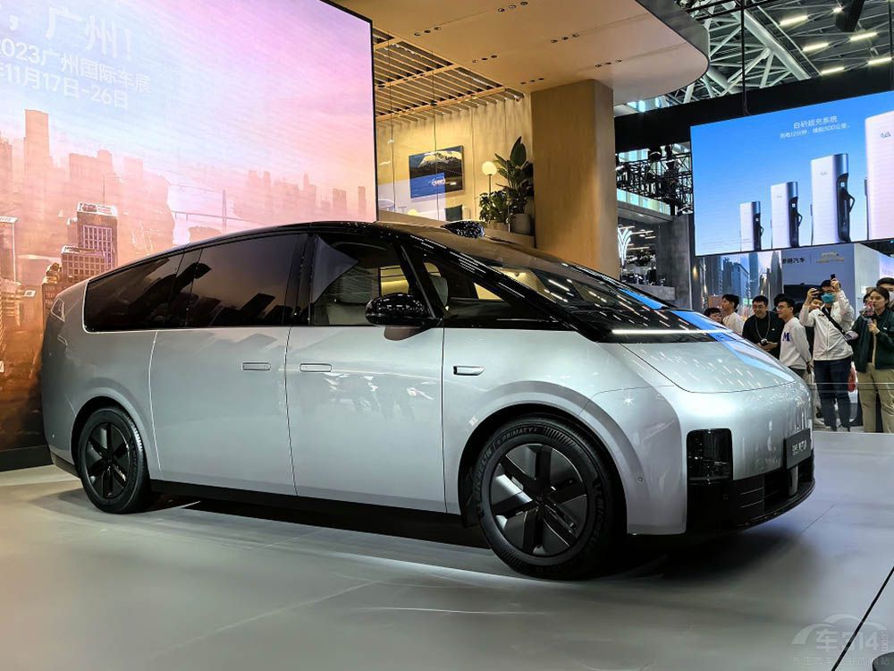 ����MEGA�I����P�c3������MPV܇��