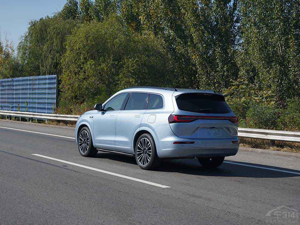 ͬ�r(ji��)��ͬ��(j��)����(w��n)��M7��(du��)����˹��Model Y