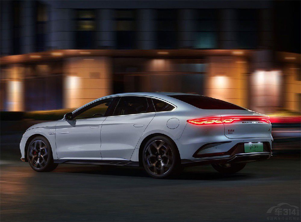 比亞迪漢DM-i榮耀版對比本田雅閣e:PHEV 比亞迪漢DM-i榮耀版對比本田雅閣e:PHEV