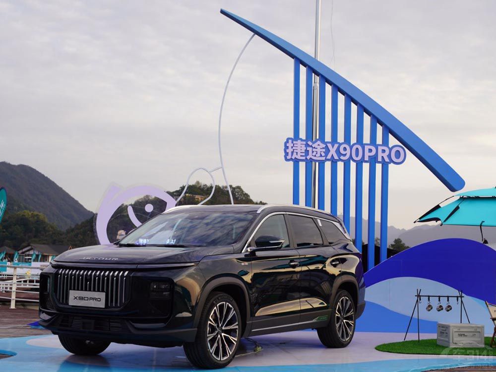 3���ߴ�SUV���u�����g��������������