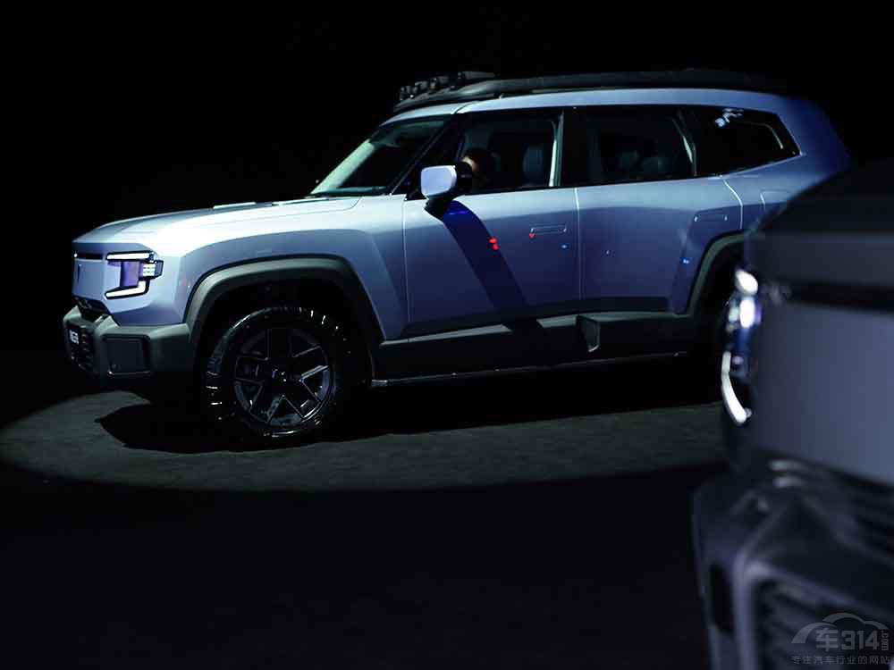 3���ߴ�SUV���u�����g��������������