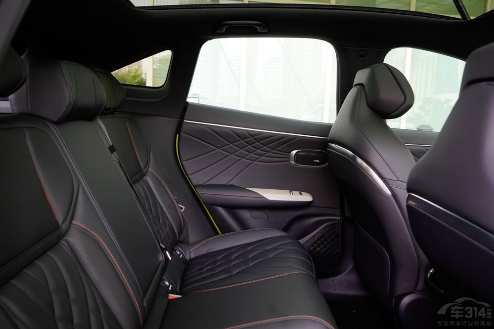 ���{S7������C10���l��SUV���ԃr��֮����