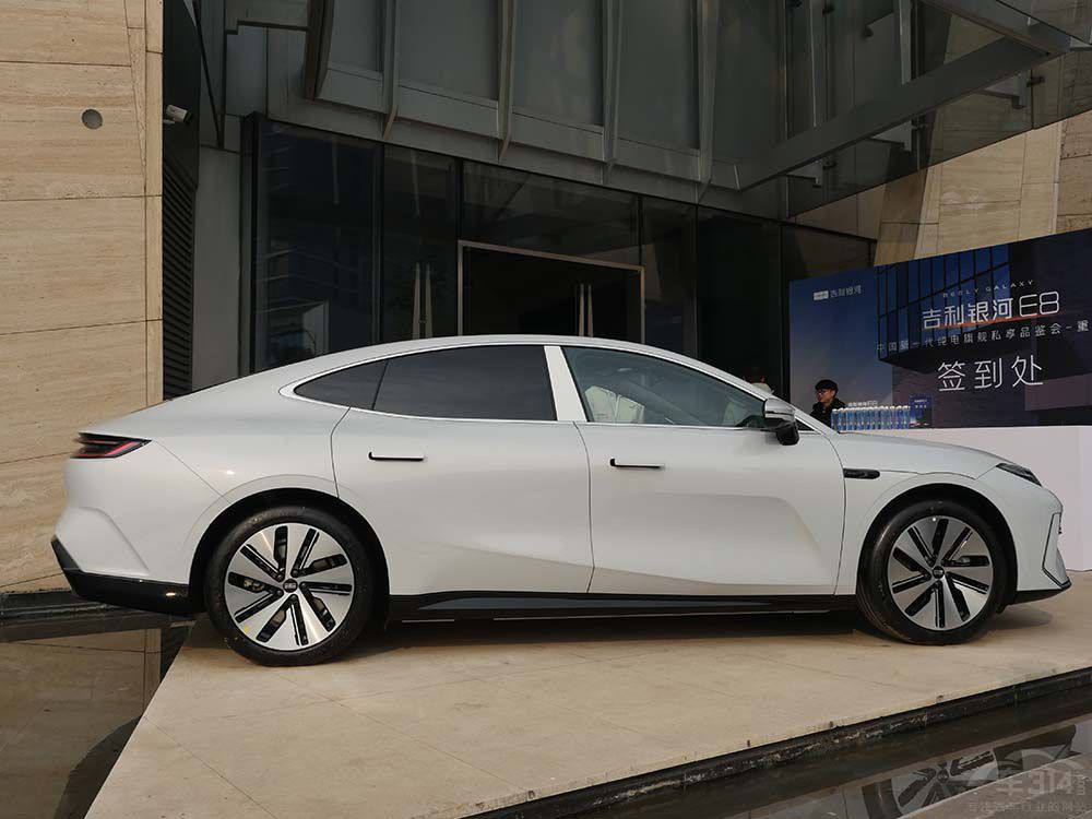 20���f��С��SU7�I�����@Щ�ǡ�ƽ�桱