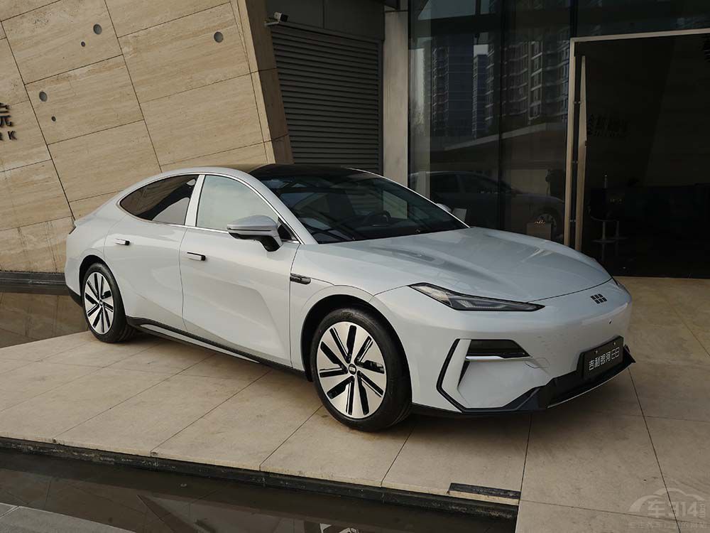 20���f��С��SU7�I�����@Щ�ǡ�ƽ�桱