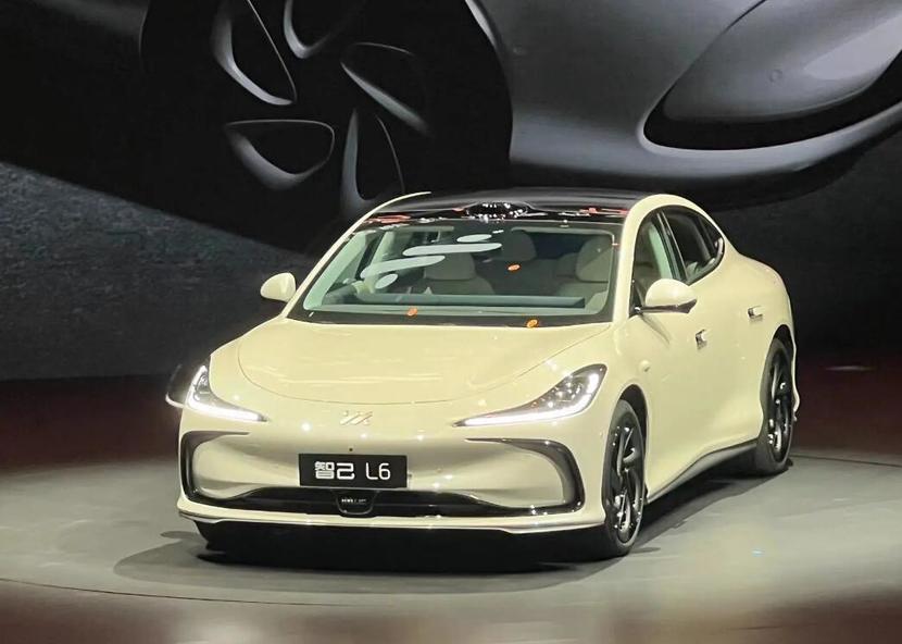 �Ǽ�L6����ֱ�ӽoС��SU7����(d��ng)�^һ��������