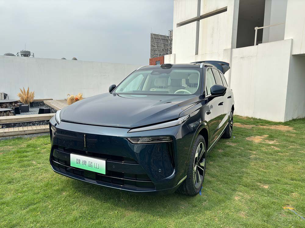 �A(y��)��20���f���I����SUV�����]�@������