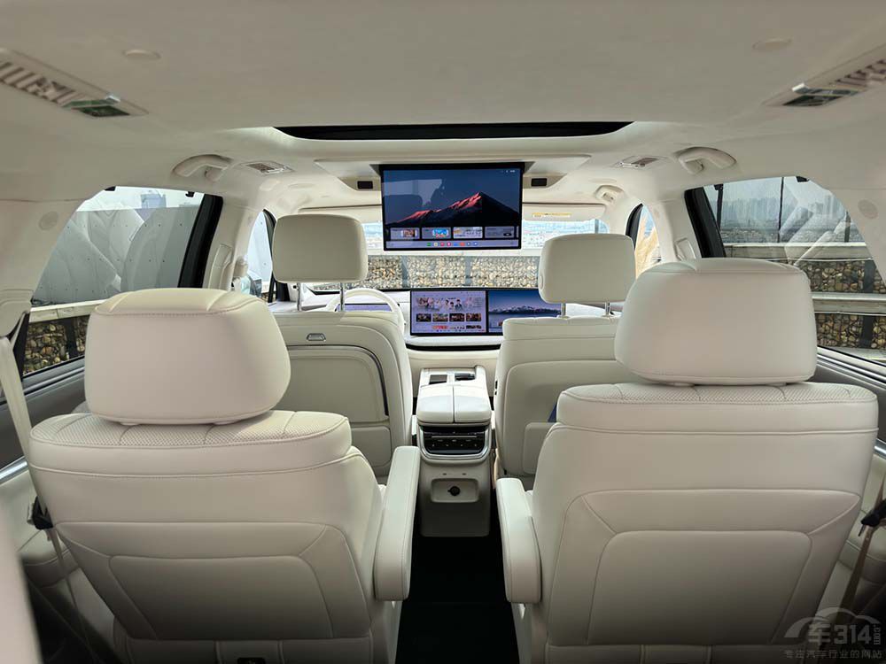 �A(y��)��20���f���I����SUV�����]�@������