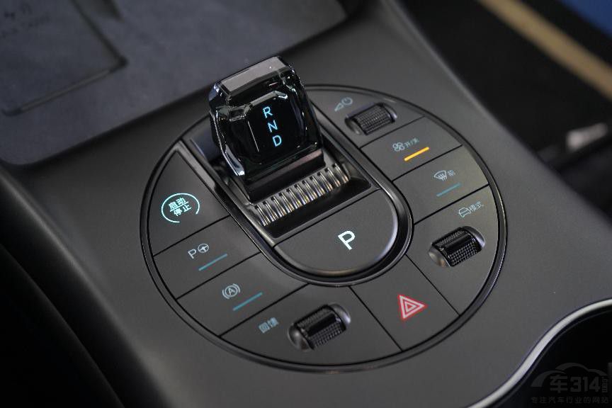 ����EV����С��SU7��һ�늄�܇�@���x