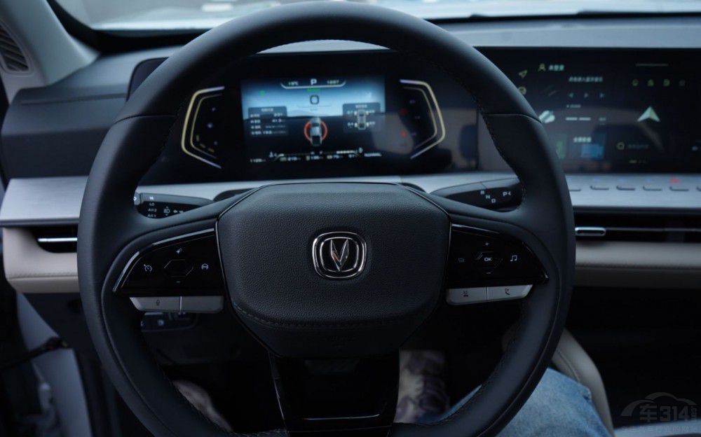 �l�fƤ�����m��Ů���_ �L���C�ֵ�һ����