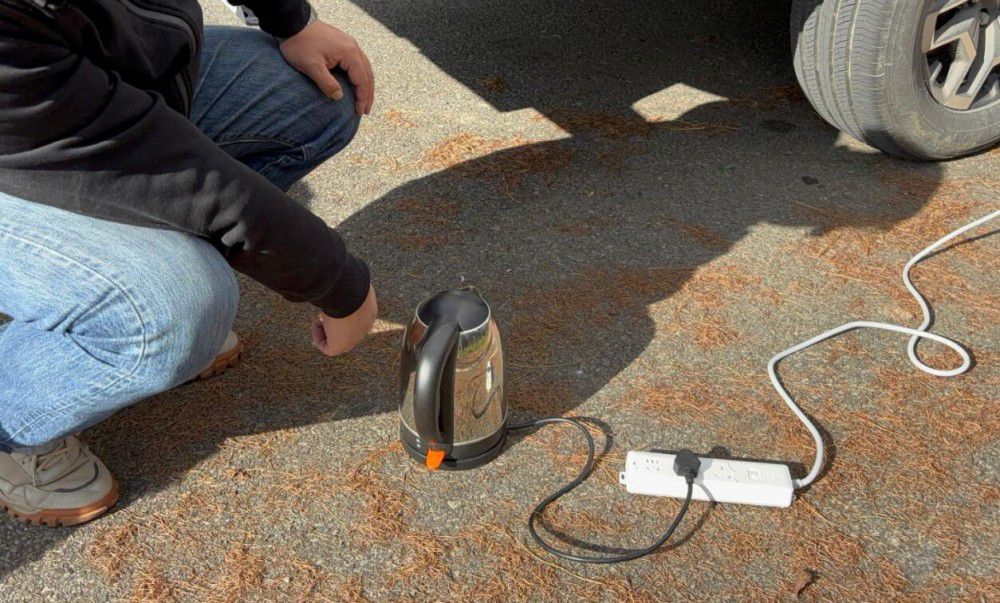 ���ͨ�����{����������һ���ǵ���SUV��