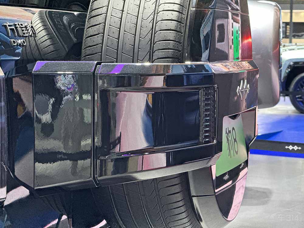 30萬級豪華硬派越野 有哪些天花板級車型 30萬級豪華硬派越野 有哪些天花板級車型