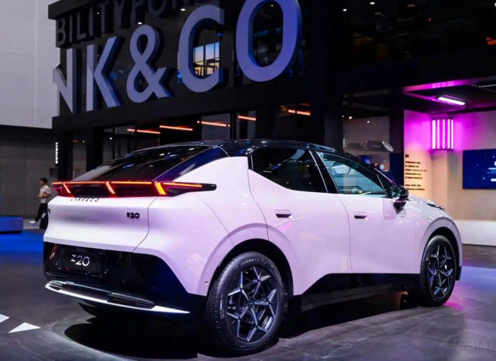 ���I����С�ɵ�ͨ��SUV���Ď׿��ֵ��