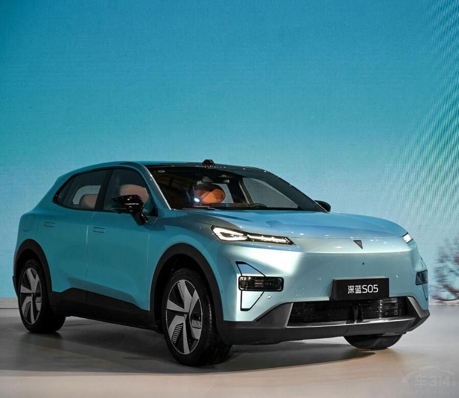 ���I����С�ɵ�ͨ��SUV���Ď׿��ֵ��