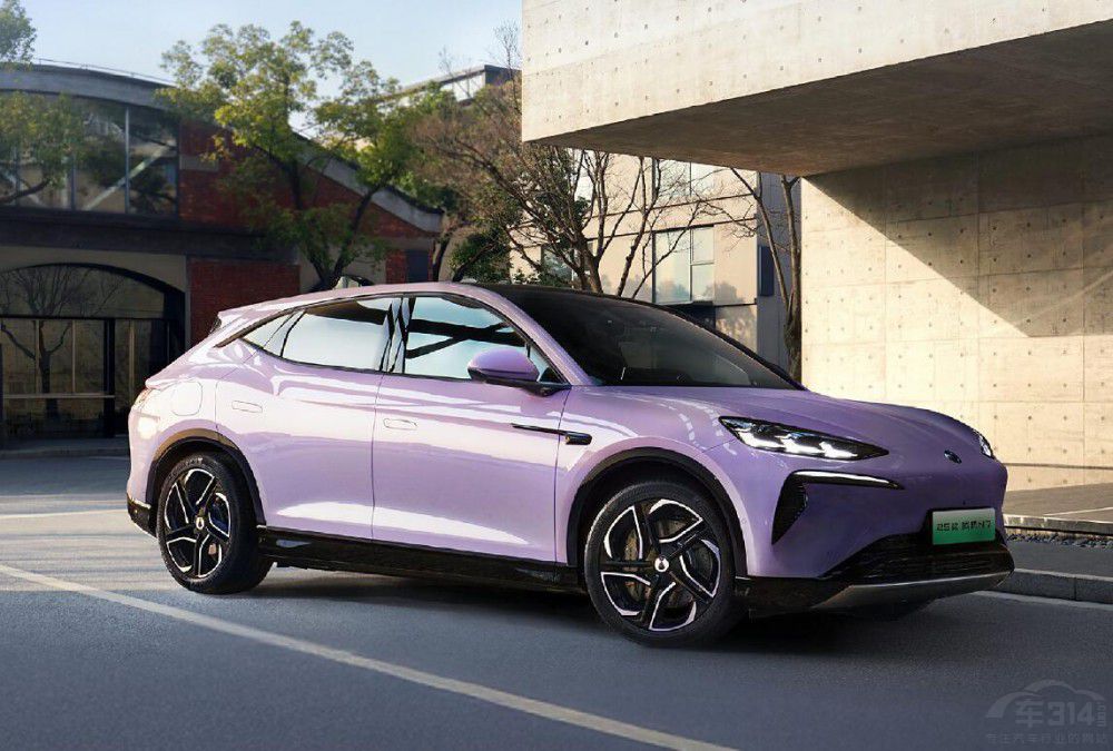 30�f(w��n)�A(y��)�� �����@�׿����µġ����󱭡�SUV