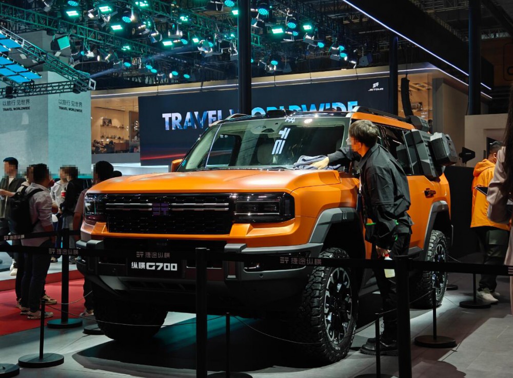 �Ϻ�܇չ����Ӳ��ԽҰSUV �����I�Ă���