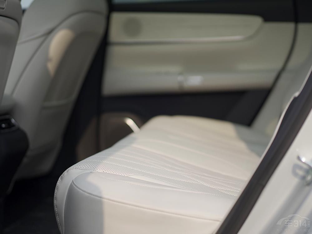 �A(y��)��30�f(w��n)Ԫ��(n��i)������������SUV����Щ���]