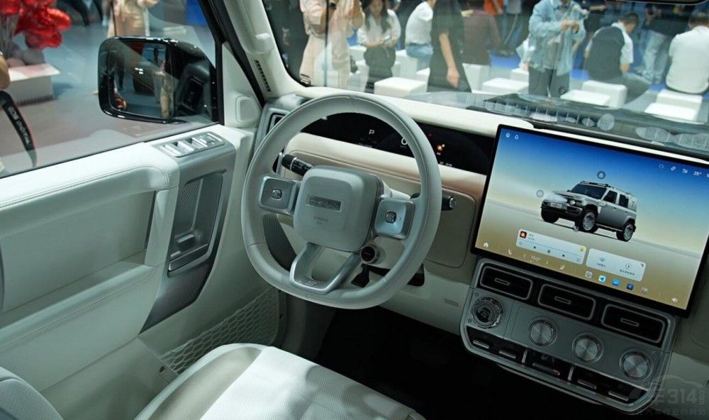 �ɶ�܇չ����ԃr�ȵ�SUV���A(y��)��15�f���