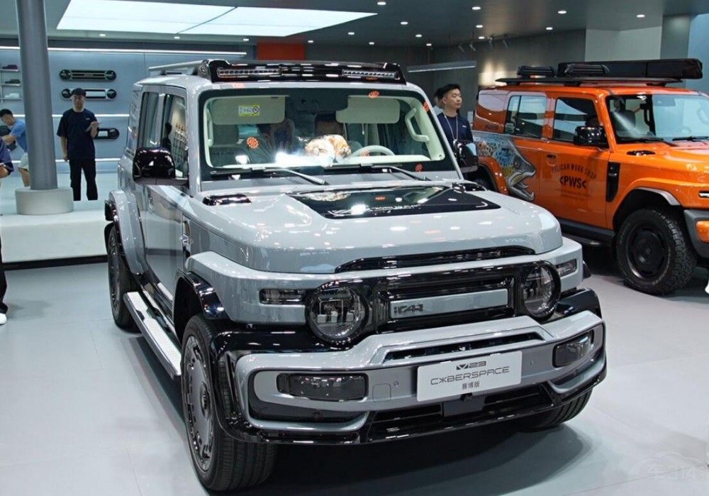 �ɶ�܇չ����ԃr�ȵ�SUV���A(y��)��15�f���